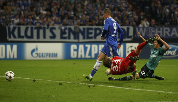 Torres inspires Chelsea win over Schalke