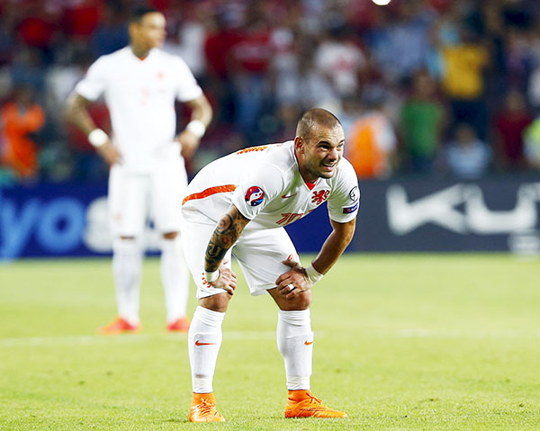 Euro 2016 qualifiers: Dutch on brink of elimination