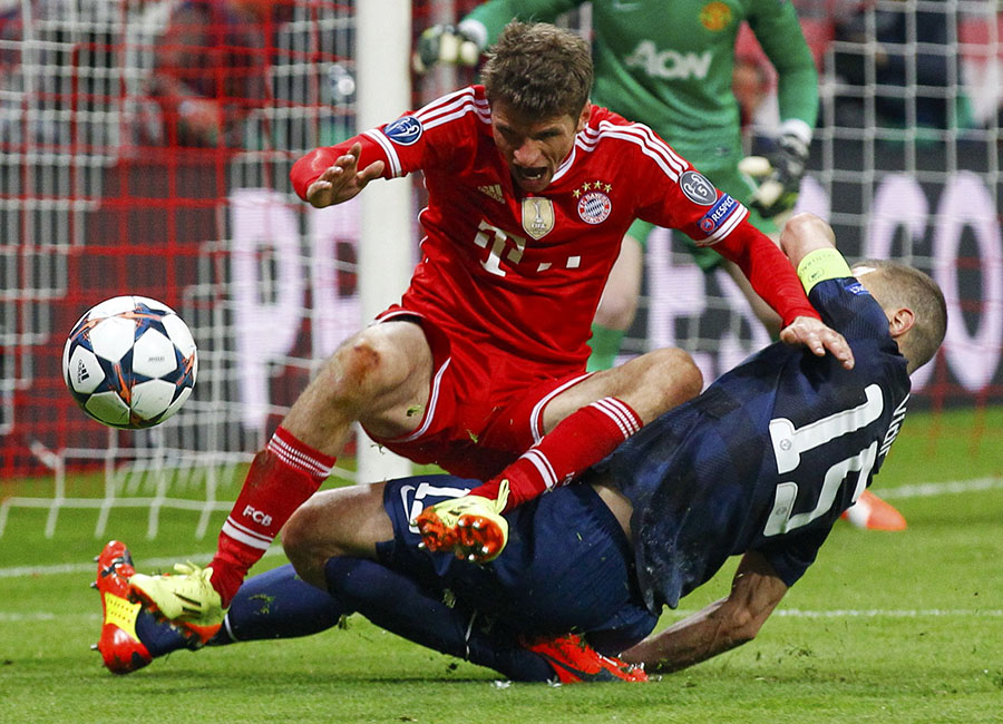 Bayern too strong for United, Atletico stuns Barca