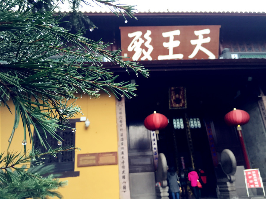 Tiantong Temple: Sacred place surrounded by heavenly beauty