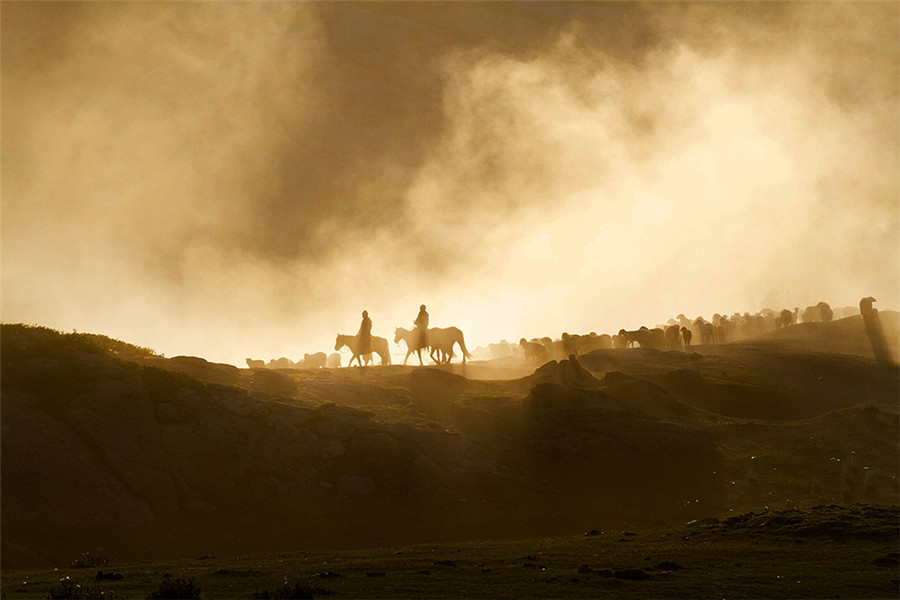 Amazing landscapes of China's Xinjiang captured on film