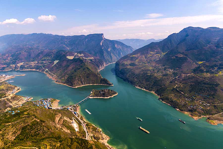 Spring scenery of Qutang Gorge