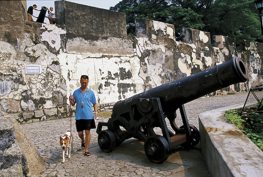 100 photographers' focus on Macao