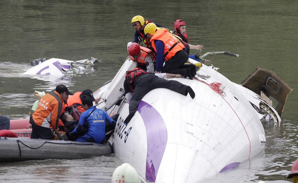 At least 12 dead in Taiwan air crash