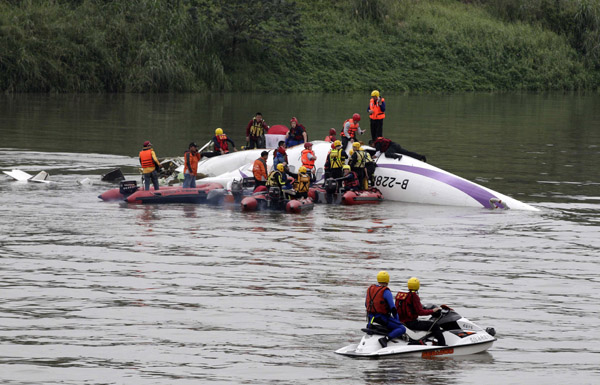 At least 12 dead in Taiwan air crash