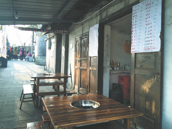 Chongqing walking trail meanders along old scenic sites