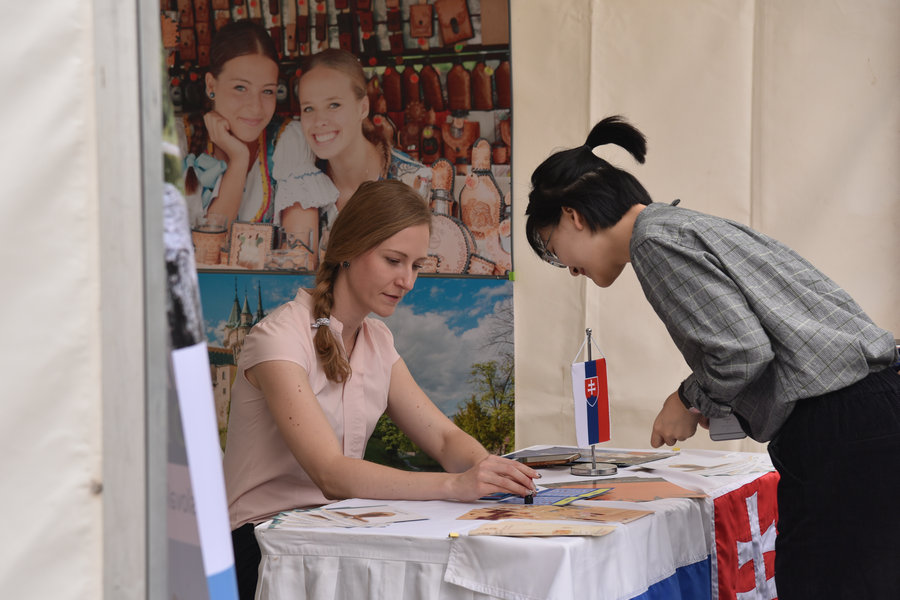 Beijing hosts 'Europe Street' festival