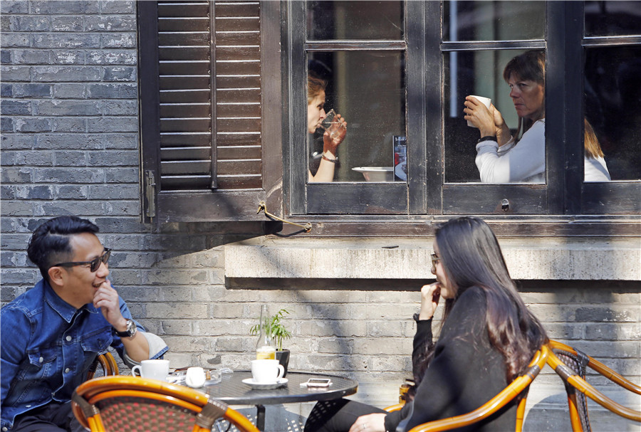 Nongtang:symbols of a vanishing life in Shanghai