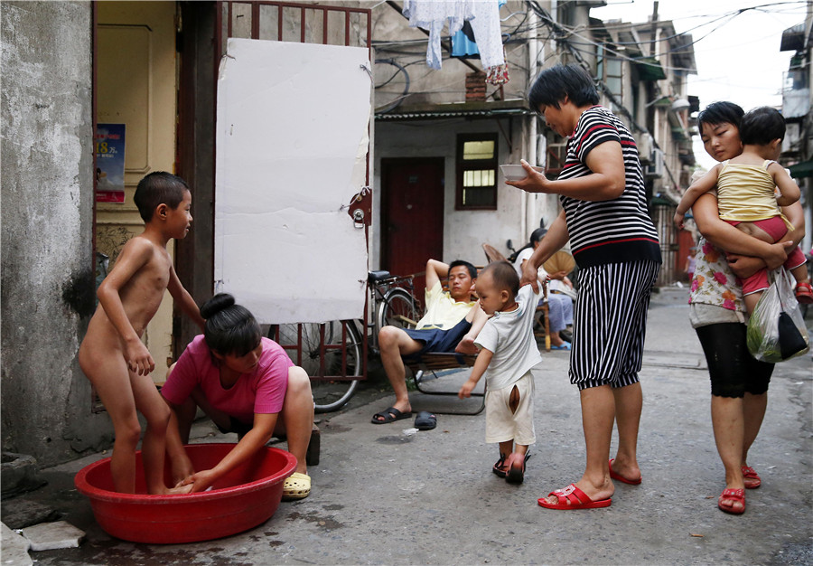 Nongtang:symbols of a vanishing life in Shanghai