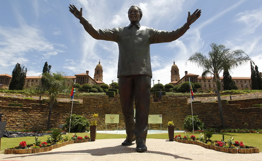 Rabbit in Mandela statue to be removed