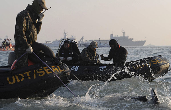 Bodies in Korean ferry reveal desperate attempts