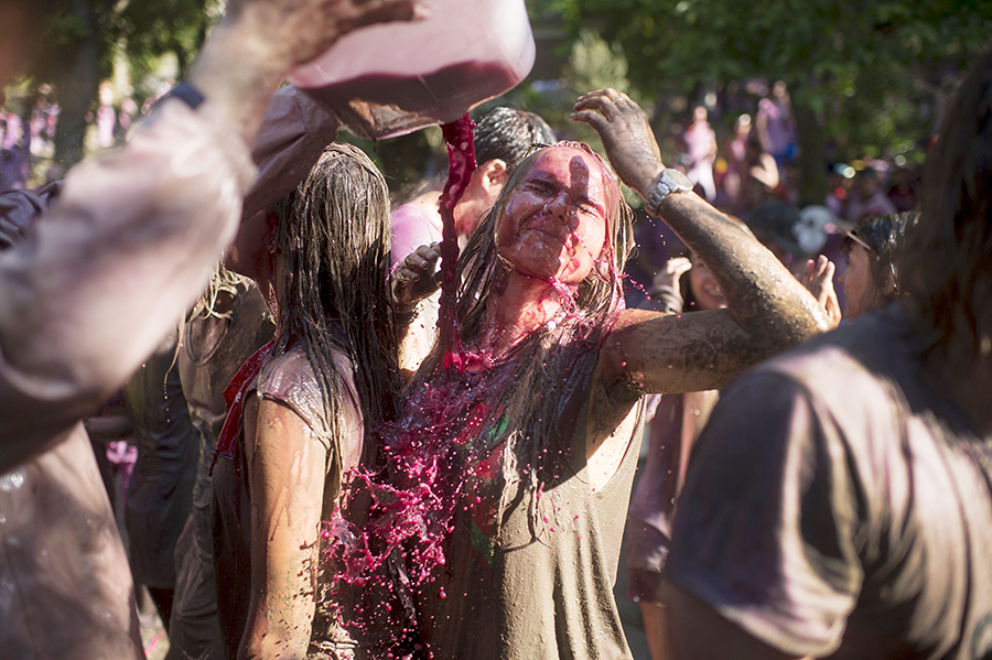 Spanish town soaked with wine in annual festival