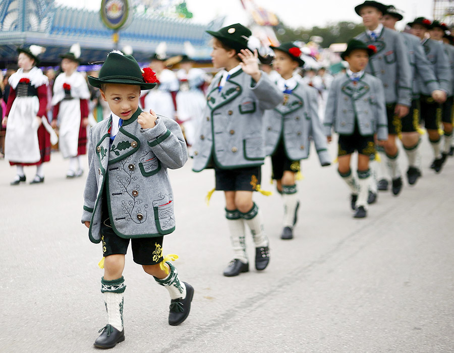 Beer flows at Munich's Oktoberfest