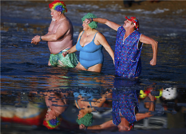 German ice swimming fans meet for annual carnival