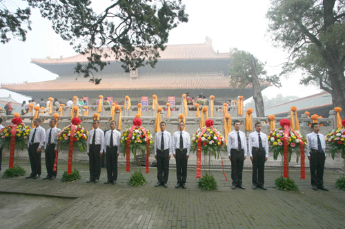 曲阜孔庙举行祭孔大典 纪念孔子诞辰2560年[组图]