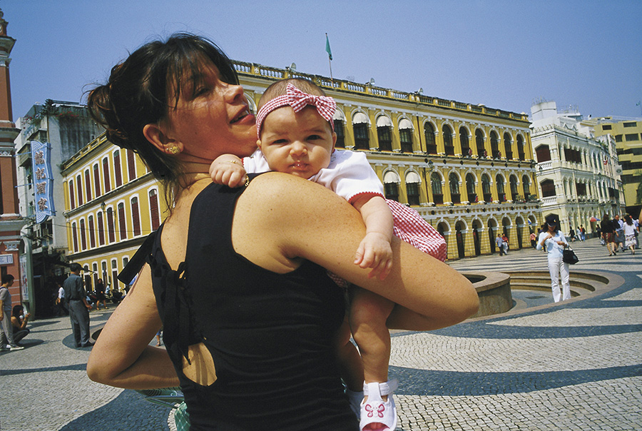 100 photographers' focus on Macao