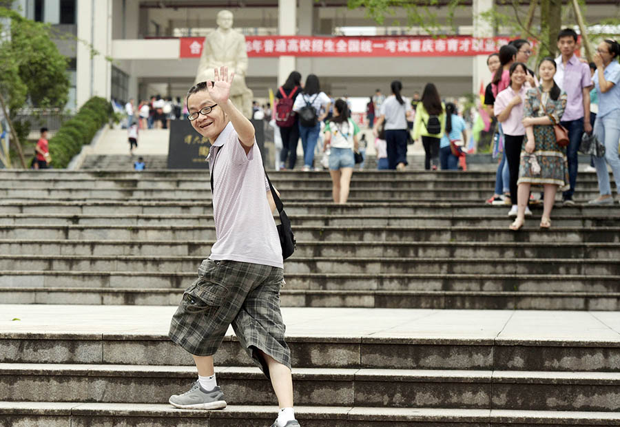 9 million students give the last shot as China's <EM>gaokao</EM> kicks off