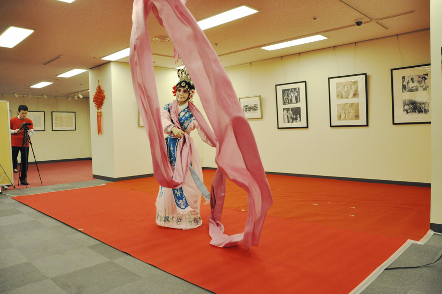 Japanese actors join Chinese New Year celebration