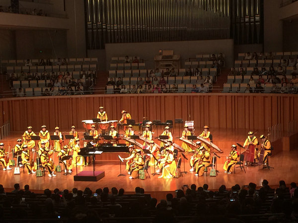 Mongolian music thrills audience in Beijing