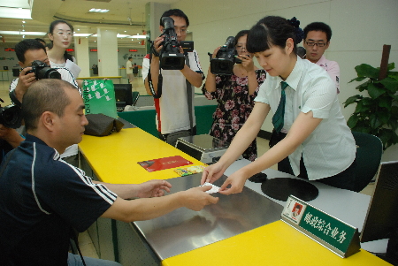 郑州邮政网点全面代售长途汽车票 民众出行更便捷