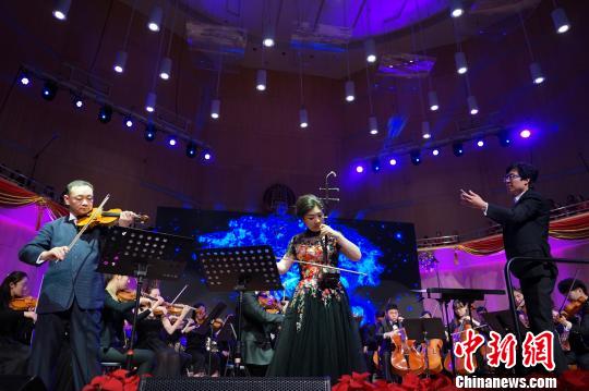 北京大学生音乐节开幕 龚琳娜等献唱