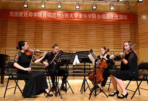 中美大学生合唱团交流演出在我校举办<BR>
