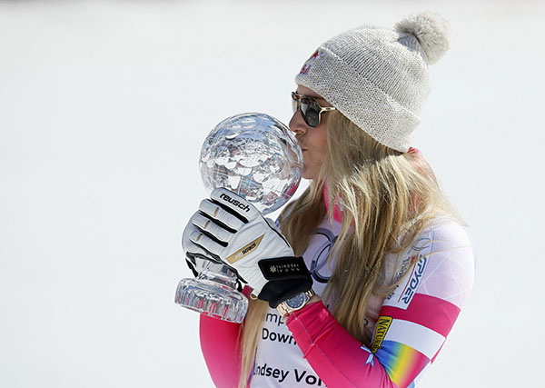 Vonn wins World Cup downhill title ahead of Fenninger