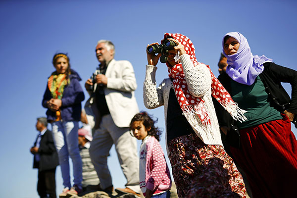 Turkey to let Iraqi Kurds reinforce Kobani as US drops arms to defenders