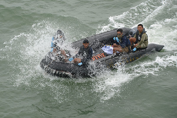 Four large parts of crashed AirAsia jet found