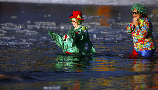 German ice swimming fans meet for annual carnival